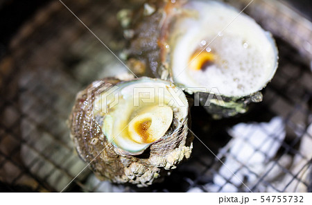 サザエのつぼ焼き･BBQ･bbq･炭火焼･網焼･備長炭･七輪･キャンプ･食事･食べ物･さざえ･栄螺 54755732