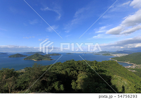 紫雲出山から夕刻の詫間湾と塩飽諸島、瀬戸大橋を見る 54756293