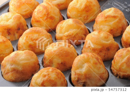 たこ焼き器とたこ焼き 54757312