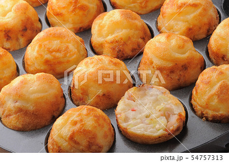 たこ焼き器とたこ焼き 54757313