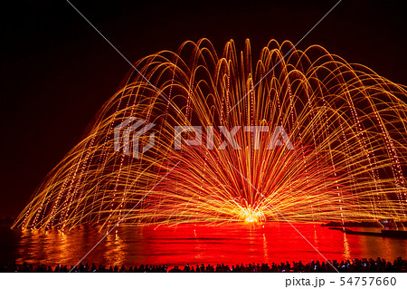 福井・三国の水上花火 54757660