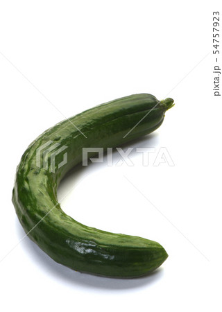 曲がったキュウリ 54757923