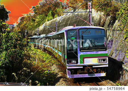 緑の中を走る通勤電車イメージのイラスト素材