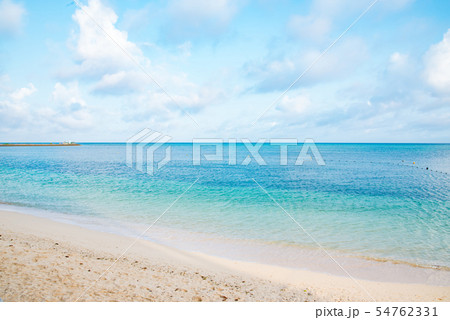 沖縄の海 エメラルドビーチの写真素材