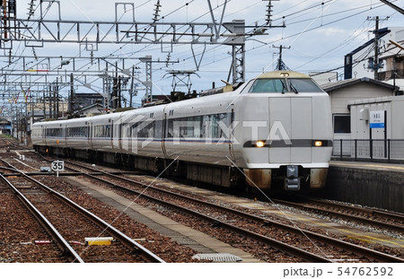 北陸本線、糸魚川駅に入線する特急はくたか(683系) 北陸本線、糸魚川駅に入線する特急はくたか(683系) 54762592