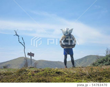 ファストハイク登山者 54763470