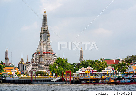 タイ・バンコクのワット・アルン寺院 日中 54764251