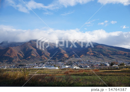 高社山　初雪　中野市から望む 54764387
