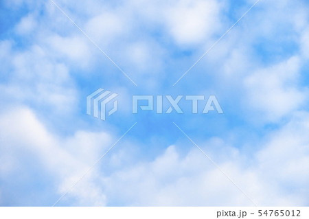 青空と空の背景素材 暑中見舞い テンプレートのイラスト素材