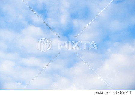青空と空の背景素材　暑中見舞い　テンプレート 54765014