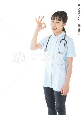 OKサインをする若い看護師 OKサインをする若い看護師 54766510