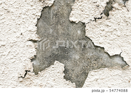 テクスチャー ひび割れ コンクリート 壁 吹き付け まだら 模様 白 灰色 シミ ヒビ クラックの写真素材
