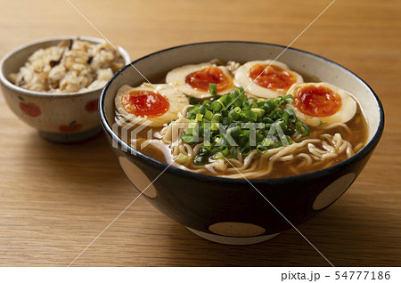 ノンフライ玄米ラーメンと昆布ごはん ノンフライ玄米ラーメンと昆布ごはん 54777186