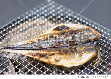 アジの開き･BBQ･bbq･炭火焼･網焼･備長炭･七輪･キャンプ･食事･食べ物･あじ･アジ･開き 54777617