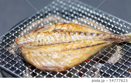 アジの開き･BBQ･bbq･炭火焼･網焼･備長炭･七輪･キャンプ･食事･食べ物･あじ･アジ･開き 54777623