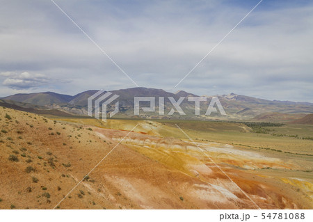 Red mountains in Kyzyl-Chin valley in Altay 54781088