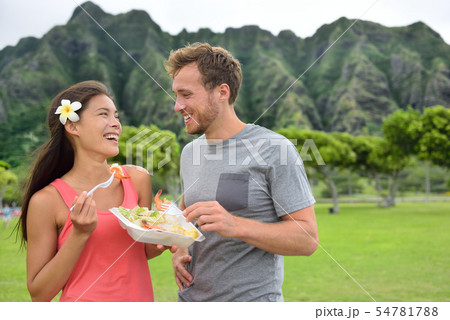 Hawaii food travel couple eating shrimps on Oahu 54781788