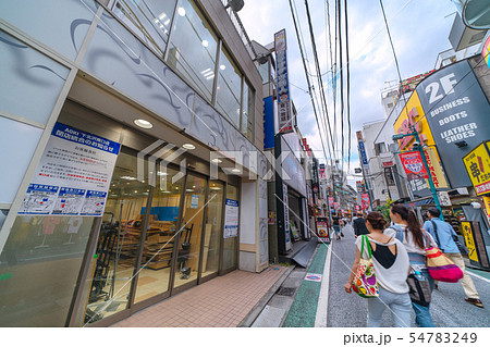 日本の東京都市景観　下北沢の商店街などを望む 54783249