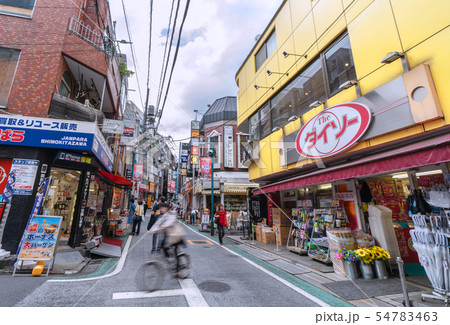 日本の東京都市景観　下北沢の商店街を望む 54783463