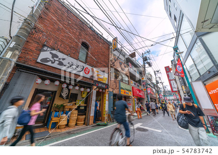日本の東京都市景観 下北沢の商店街を望む 日本の東京都市景観 下北沢の商店街を望む 54783742