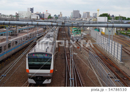 三鷹車両センター付近を往来する中央線 54786530