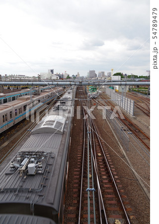 三鷹車両センター付近を往来する中央線 三鷹車両センター付近を往来する中央線 54789479