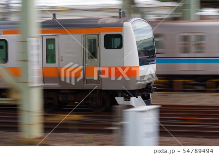 三鷹車両センター付近を往来する中央線 三鷹車両センター付近を往来する中央線 54789494