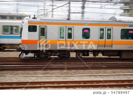 三鷹車両センター付近を往来する中央線 54789497