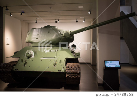 ロンドン:大英帝国戦争博物館のT-34戦車 ロンドン:大英帝国戦争博物館のT-34戦車 54789558