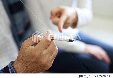 迷惑なタバコのイメージ 54792073