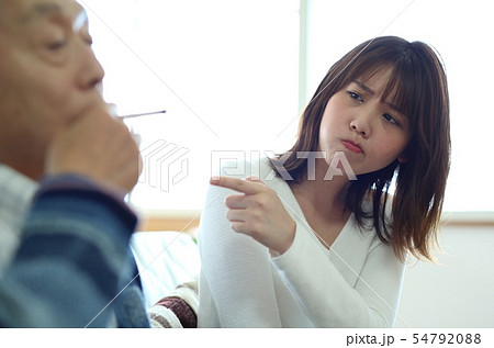 迷惑なタバコのイメージ 54792088