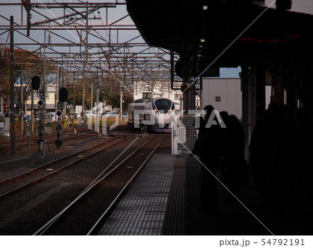 茨城県ひたちなか市の勝田駅上りホームに入る特急ひたち号(E657系) 茨城県ひたちなか市の勝田駅上りホームに入る特急ひたち号(E657系) 54792191