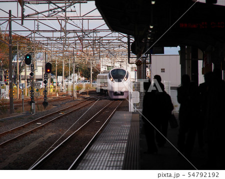 茨城県ひたちなか市の勝田駅上りホームに入る特急ひたち号(E657系) 茨城県ひたちなか市の勝田駅上りホームに入る特急ひたち号(E657系) 54792192