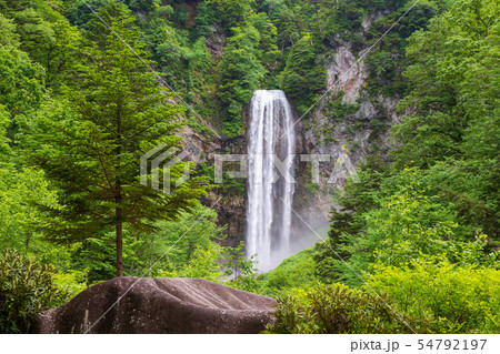 初夏の平湯大滝 54792197