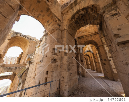 チュニジア・エルジェムの円形闘技場 Amphitheatre of El Jem, Tunisia チュニジア・エルジェムの円形闘技場 Amphitheatre of El Jem, Tunisia 54792891
