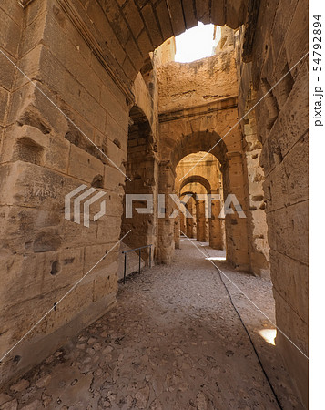 チュニジア・エルジェムの円形闘技場 Amphitheatre of El Jem, Tunisia チュニジア・エルジェムの円形闘技場 Amphitheatre of El Jem, Tunisia 54792894