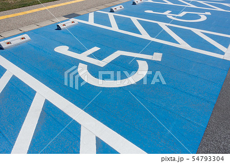 障害者用の駐車場の写真 / 車椅子専用駐車場 障害者用の駐車場の写真 / 車椅子専用駐車場 54793304