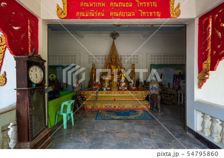 タイ・カンチャナブリのWat Tham Khao Pun寺院の仏像 54795860