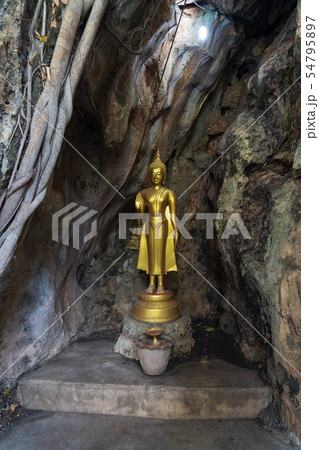 タイ・カンチャナブリのWat Tham Khao Pun寺院の仏像 タイ・カンチャナブリのWat Tham Khao Pun寺院の仏像 54795897