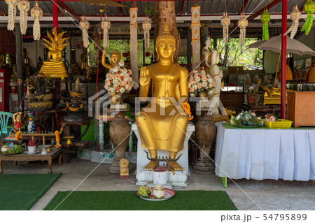 タイ・カンチャナブリのWat Tham Khao Pun寺院の仏像 タイ・カンチャナブリのWat Tham Khao Pun寺院の仏像 54795899