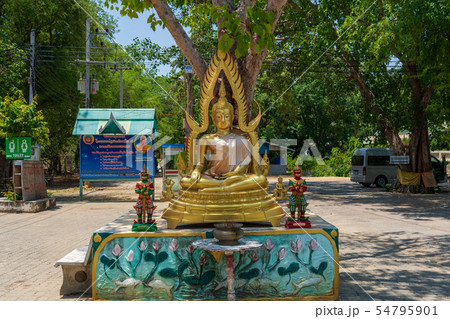 タイ・カンチャナブリのWat Tham Khao Pun寺院 タイ・カンチャナブリのWat Tham Khao Pun寺院 54795901