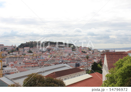 サン・ペドロ・デ・アルカンタラ展望台からのリスボンの町並み 54796972
