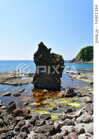 快晴の北海道せたな町長磯海岸でたぬき岩の夏の風景を撮影 快晴の北海道せたな町長磯海岸でたぬき岩の夏の風景を撮影 54801384