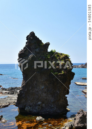 快晴の北海道せたな町長磯海岸でたぬき岩の夏の風景を撮影 快晴の北海道せたな町長磯海岸でたぬき岩の夏の風景を撮影 54801385