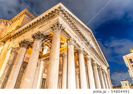 Pantheon - former Roman temple. Piazza della Rotonda by night, Rome, Italy Pantheon - former Roman temple. Piazza della Rotonda by night, Rome, Italy 54804491
