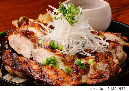 チキンソテー　鉄板焼き 54804925
