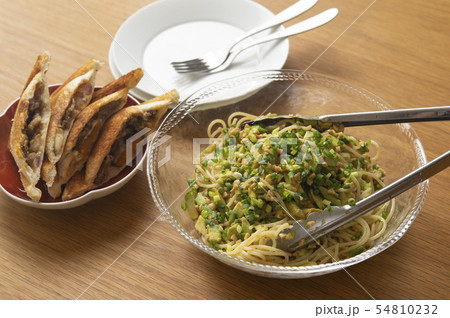 豚肉と夏野菜のホットサンド、アボカド納豆パスタ 豚肉と夏野菜のホットサンド、アボカド納豆パスタ 54810232