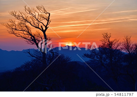 大台ケ原山で見た夕焼けの情景 大台ケ原山で見た夕焼けの情景 54811797