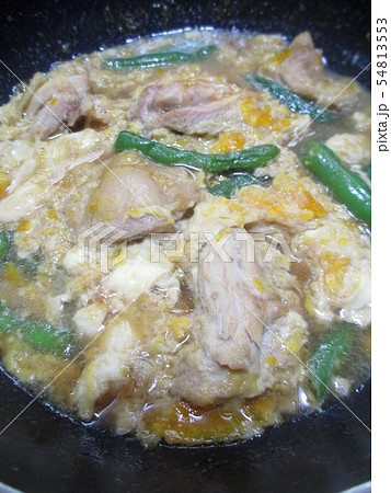フライパンで煮た親子丼の具 フライパンで煮た親子丼の具 54813553
