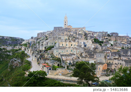 マテーラの洞窟住居の眺め(イタリア南部) マテーラの洞窟住居の眺め(イタリア南部) 54813686